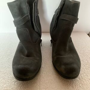 Earth Origin Size 8 Dark Gray Ankle Boots 2.5 Heel